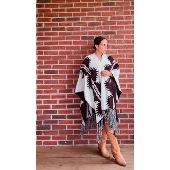 Pendleton Black and White Poncho with Fringe - One Size - Picture 5 of 9